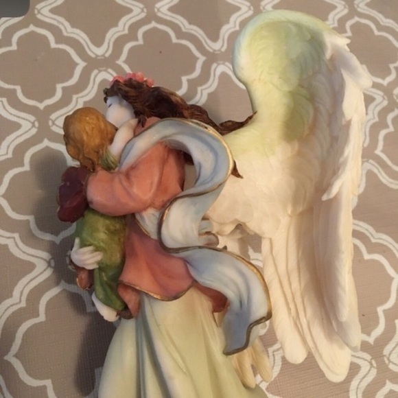 Beautiful Vintage Angel Figurine - Picture 6 of 9